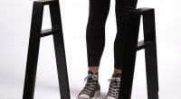 Hocker wir auseinander gebaut von Mensch Carsten_Schelling Entwurf 45 SoSe 2025 Bild: Kamila Plinzner